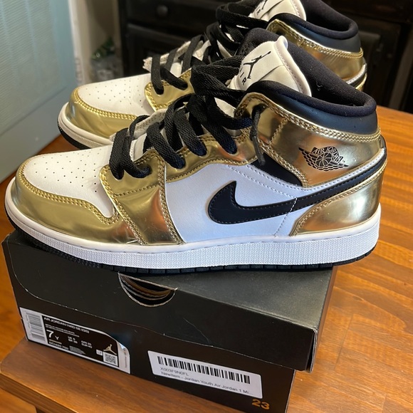 Jordan Other - Jordan 1 metallic gold
